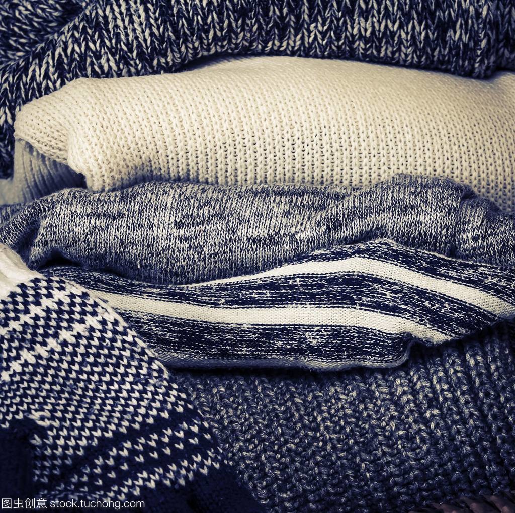 针织与木质的对话 当柔软织物邂逅自然肌理